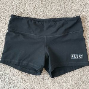 Fleo Large single-lined spandex.